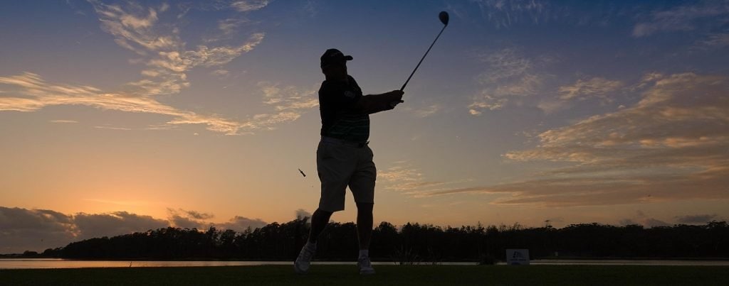 Golfer ay Sunrise
