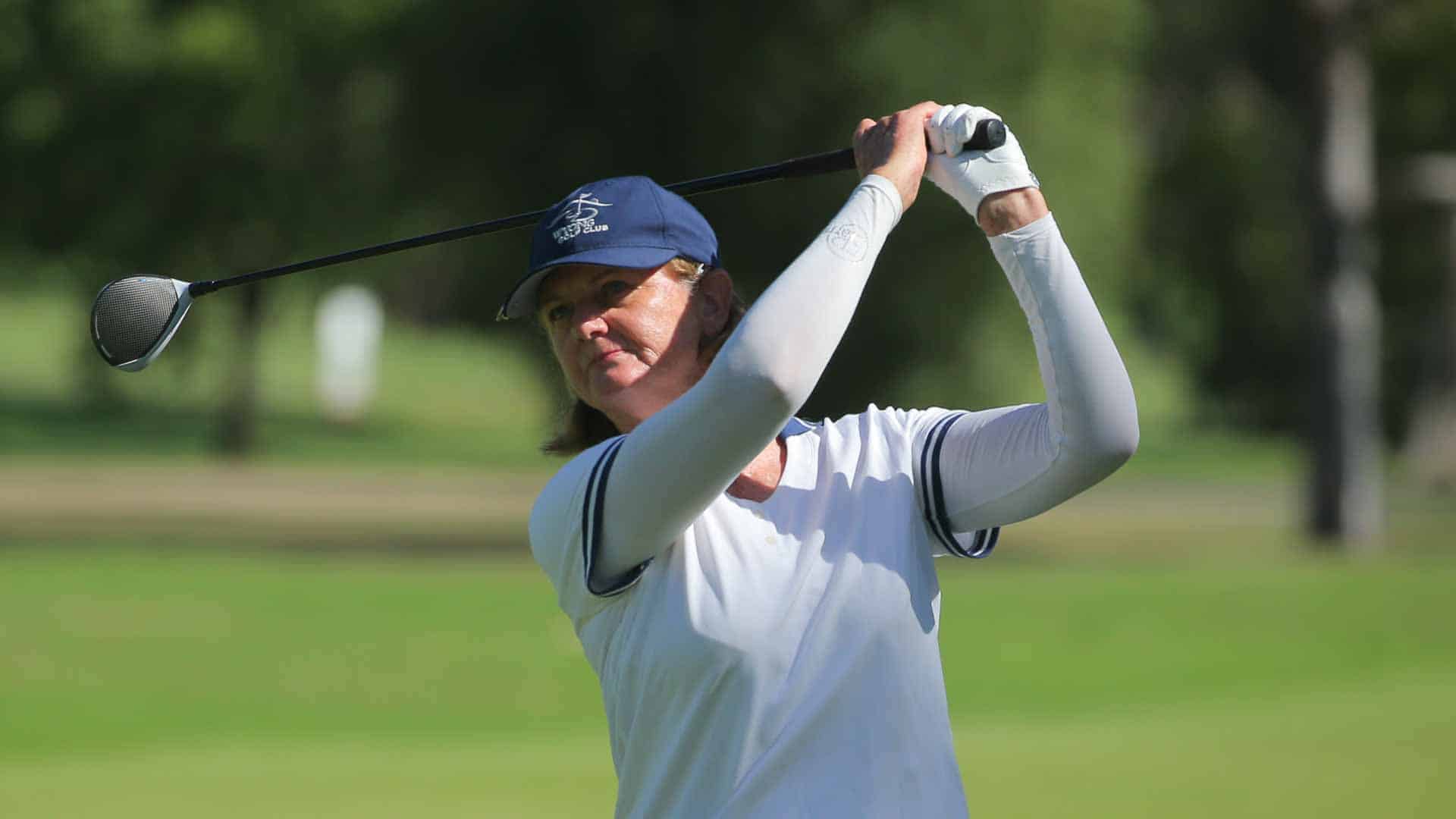 Louise Mullared plays a shot in the Golf NSW Senior Amateur golf championship
